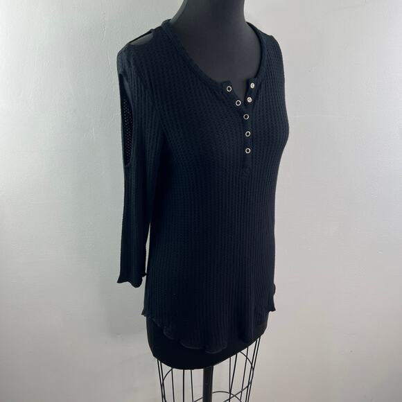 ChaSer True Black Top Henley Neck 3/4 Sleeve Double Cold Shoulder Sz Medium NEW - Picture 6 of 11